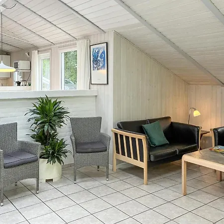 Vakantiehuis Prachtig Huis In Oksbøl Met Sauna